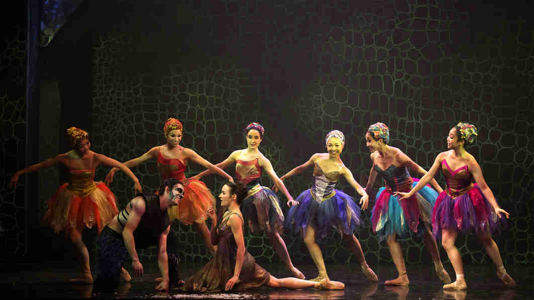 Northern Ballet Dancers In Beauty & The Beast. Photo Emma Kauldhar (2)