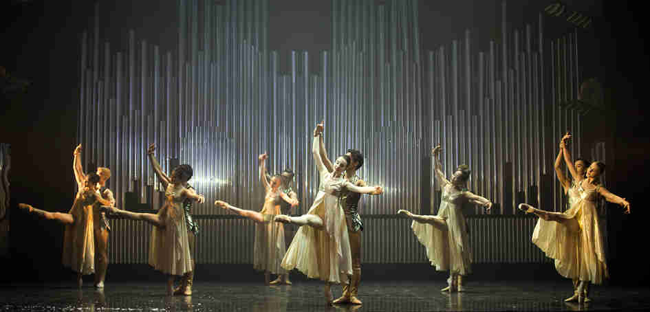 Northern Ballet Dancers In Beauty & The Beast. Photo Emma Kauldhar (5)